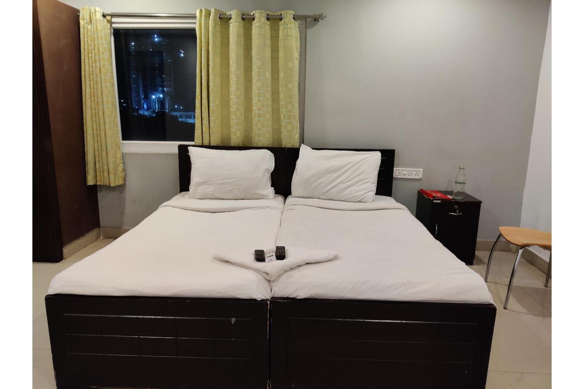 Collection O Jubilee Banjara Suites Hyderabad Exterior photo
