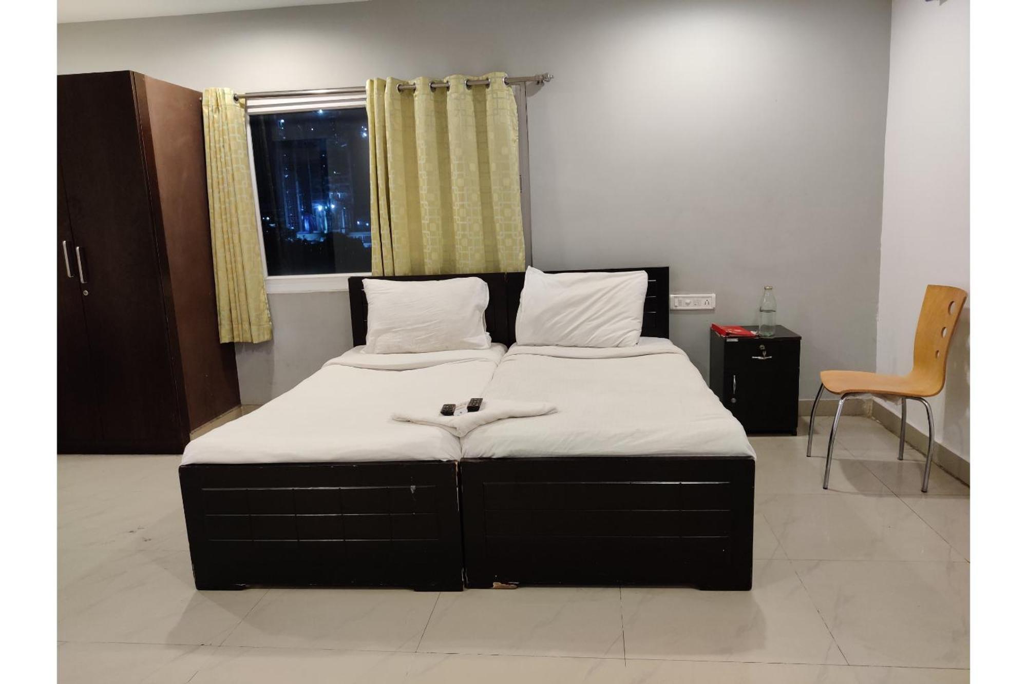 Collection O Jubilee Banjara Suites Hyderabad Exterior photo